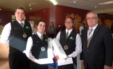 Trois élèves du DEP Service de la restauration se distinguent à la première édition du Salon des vins de l’Académie d’hôtellerie et de tourisme de Lanaudière